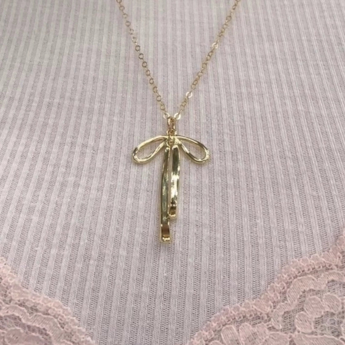 M&M Dainty Bow Neck